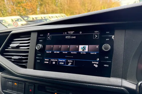 PK74OAB Volkswagen Transporter 2.0 TDI 110 Highline Van Thumbnail #30