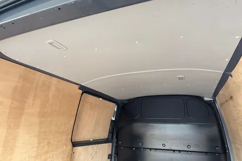 PK74OAB Volkswagen Transporter 2.0 TDI 110 Highline Van Thumbnail #39