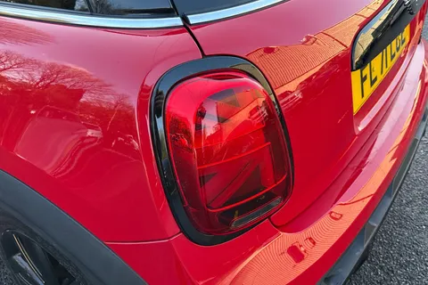 FL71LUE Mini Hatchback 1.5 Cooper Sport 3dr Thumbnail #16