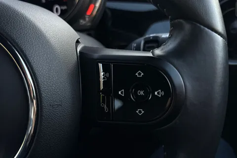 FL71LUE Mini Hatchback 1.5 Cooper Sport 3dr Thumbnail #41