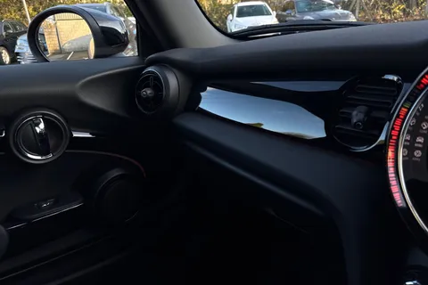 FL71LUE Mini Hatchback 1.5 Cooper Sport 3dr Thumbnail #49