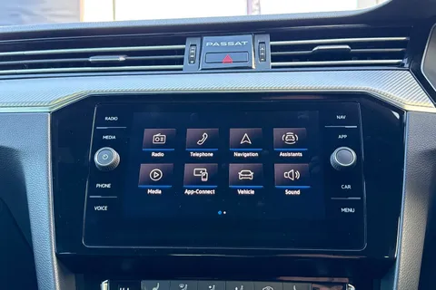 SD69SSX Volkswagen Passat 1.5 TSI EVO R-Line Euro 6 (s/s) 4dr Thumbnail #17