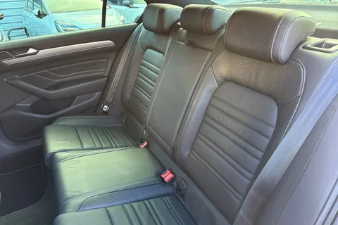 SD69SSX Volkswagen Passat 1.5 TSI EVO R-Line Euro 6 (s/s) 4dr Thumbnail #19