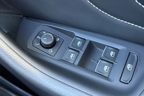 SD69SSX Volkswagen Passat 1.5 TSI EVO R-Line Euro 6 (s/s) 4dr Thumbnail #28