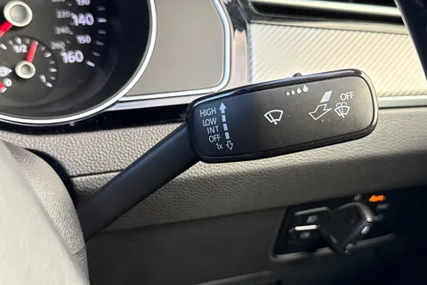 SD69SSX Volkswagen Passat 1.5 TSI EVO R-Line Euro 6 (s/s) 4dr Thumbnail #31