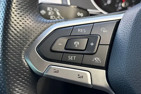 SD69SSX Volkswagen Passat 1.5 TSI EVO R-Line Euro 6 (s/s) 4dr Thumbnail #32