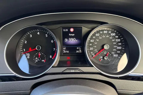 SD69SSX Volkswagen Passat 1.5 TSI EVO R-Line Euro 6 (s/s) 4dr Thumbnail #34