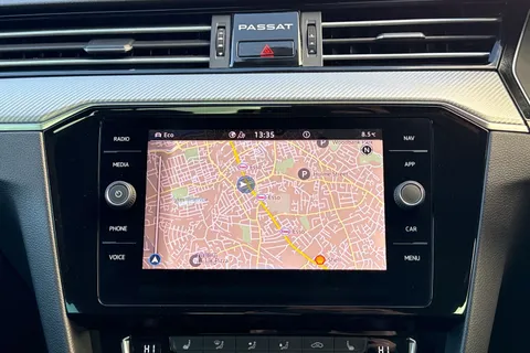 SD69SSX Volkswagen Passat 1.5 TSI EVO R-Line Euro 6 (s/s) 4dr Thumbnail #36