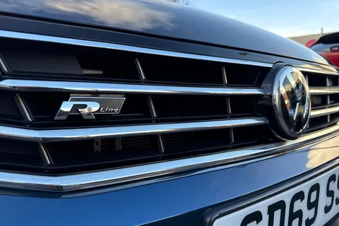 SD69SSX Volkswagen Passat 1.5 TSI EVO R-Line Euro 6 (s/s) 4dr Thumbnail #41