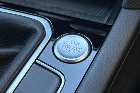 SD69SSX Volkswagen Passat 1.5 TSI EVO R-Line Euro 6 (s/s) 4dr Thumbnail #46