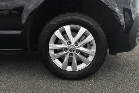 DG74CXR Volkswagen Transporter 2.0 TDI 110 Highline Van Thumbnail #10