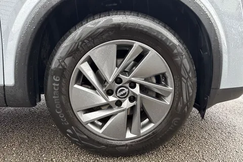 WM73CWL Nissan Qashqai 1.3 DIG-T MHEV Acenta Premium XTRON Euro 6 (s/s) 5dr Thumbnail #9