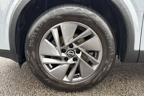 WM73CWL Nissan Qashqai 1.3 DIG-T MHEV Acenta Premium XTRON Euro 6 (s/s) 5dr Thumbnail #10