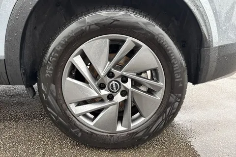 WM73CWL Nissan Qashqai 1.3 DIG-T MHEV Acenta Premium XTRON Euro 6 (s/s) 5dr Thumbnail #11