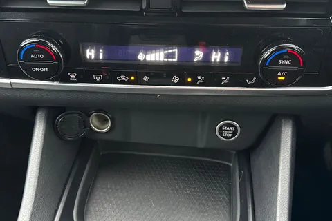 WM73CWL Nissan Qashqai 1.3 DIG-T MHEV Acenta Premium XTRON Euro 6 (s/s) 5dr Thumbnail #21