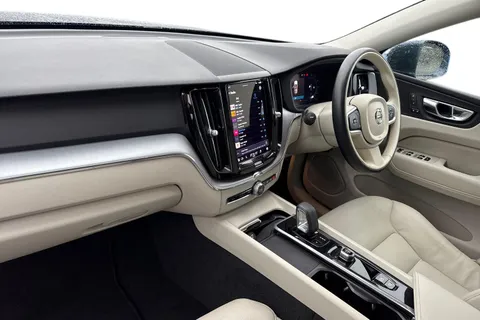 YE21CFW Volvo Xc60 2.0 B4 MHEV Momentum Auto AWD Euro 6 (s/s) 5dr Thumbnail #14