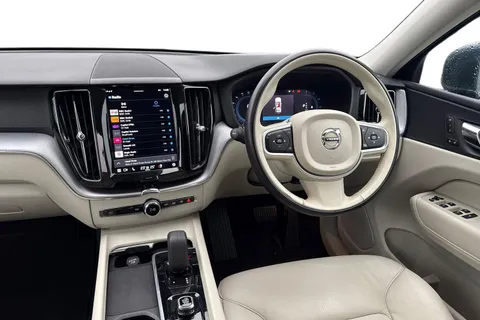 YE21CFW Volvo Xc60 2.0 B4 MHEV Momentum Auto AWD Euro 6 (s/s) 5dr Thumbnail #17