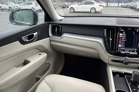 YE21CFW Volvo Xc60 2.0 B4 MHEV Momentum Auto AWD Euro 6 (s/s) 5dr Thumbnail #19