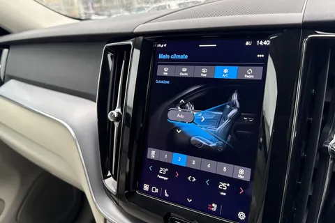 YE21CFW Volvo Xc60 2.0 B4 MHEV Momentum Auto AWD Euro 6 (s/s) 5dr Thumbnail #21