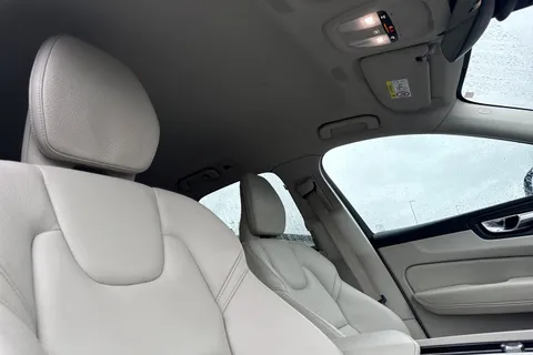YE21CFW Volvo Xc60 2.0 B4 MHEV Momentum Auto AWD Euro 6 (s/s) 5dr Thumbnail #23