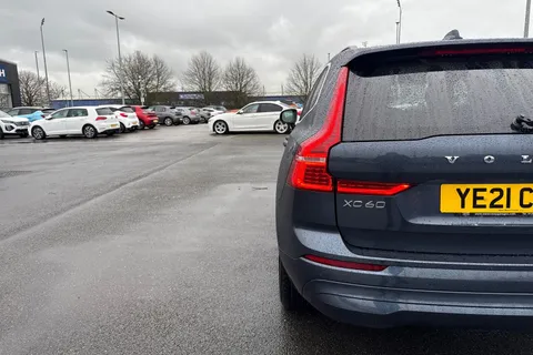 YE21CFW Volvo Xc60 2.0 B4 MHEV Momentum Auto AWD Euro 6 (s/s) 5dr Thumbnail #31