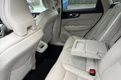 YE21CFW Volvo Xc60 2.0 B4 MHEV Momentum Auto AWD Euro 6 (s/s) 5dr Thumbnail #34