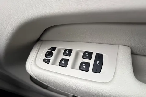 YE21CFW Volvo Xc60 2.0 B4 MHEV Momentum Auto AWD Euro 6 (s/s) 5dr Thumbnail #39