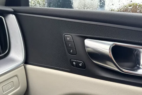 YE21CFW Volvo Xc60 2.0 B4 MHEV Momentum Auto AWD Euro 6 (s/s) 5dr Thumbnail #40