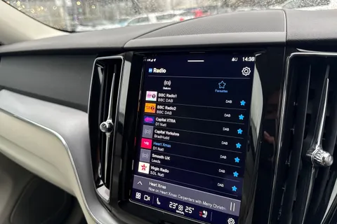 YE21CFW Volvo Xc60 2.0 B4 MHEV Momentum Auto AWD Euro 6 (s/s) 5dr Thumbnail #44