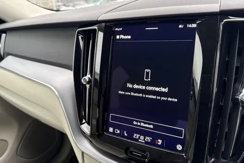 YE21CFW Volvo Xc60 2.0 B4 MHEV Momentum Auto AWD Euro 6 (s/s) 5dr Thumbnail #48