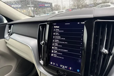 YE21CFW Volvo Xc60 2.0 B4 MHEV Momentum Auto AWD Euro 6 (s/s) 5dr Thumbnail #49