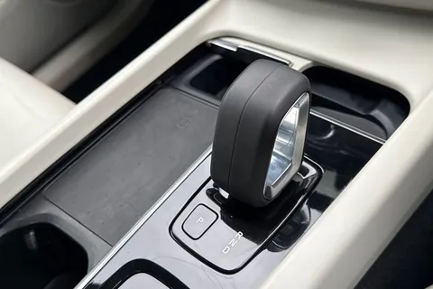 YE21CFW Volvo Xc60 2.0 B4 MHEV Momentum Auto AWD Euro 6 (s/s) 5dr Thumbnail #53