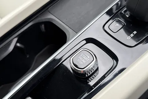 YE21CFW Volvo Xc60 2.0 B4 MHEV Momentum Auto AWD Euro 6 (s/s) 5dr Thumbnail #54