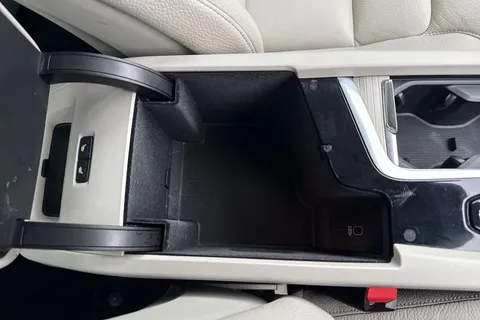 YE21CFW Volvo Xc60 2.0 B4 MHEV Momentum Auto AWD Euro 6 (s/s) 5dr Thumbnail #57