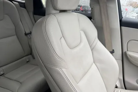 YE21CFW Volvo Xc60 2.0 B4 MHEV Momentum Auto AWD Euro 6 (s/s) 5dr Thumbnail #58