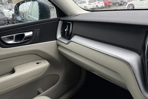 YE21CFW Volvo Xc60 2.0 B4 MHEV Momentum Auto AWD Euro 6 (s/s) 5dr Thumbnail #59