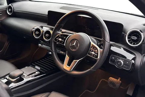 SD22YPZ Mercedes-Benz A Class 1.3 A200 Sport Edition (Executive) 7G-DCT Euro 6 (s/s) 4dr Thumbnail #14