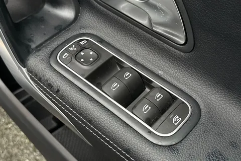 SD22YPZ Mercedes-Benz A Class 1.3 A200 Sport Edition (Executive) 7G-DCT Euro 6 (s/s) 4dr Thumbnail #21