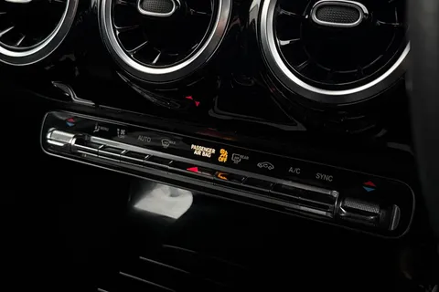 SD22YPZ Mercedes-Benz A Class 1.3 A200 Sport Edition (Executive) 7G-DCT Euro 6 (s/s) 4dr Thumbnail #22