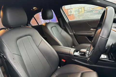 SD22YPZ Mercedes-Benz A Class 1.3 A200 Sport Edition (Executive) 7G-DCT Euro 6 (s/s) 4dr Thumbnail #24