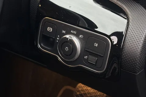 SD22YPZ Mercedes-Benz A Class 1.3 A200 Sport Edition (Executive) 7G-DCT Euro 6 (s/s) 4dr Thumbnail #33