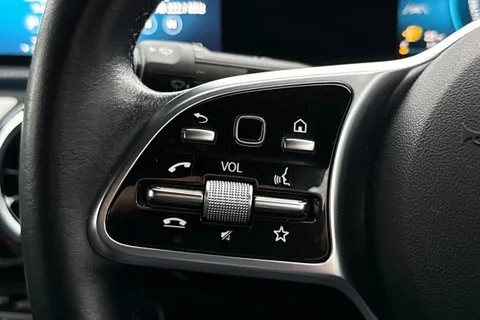 SD22YPZ Mercedes-Benz A Class 1.3 A200 Sport Edition (Executive) 7G-DCT Euro 6 (s/s) 4dr Thumbnail #38