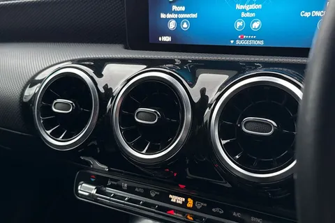 SD22YPZ Mercedes-Benz A Class 1.3 A200 Sport Edition (Executive) 7G-DCT Euro 6 (s/s) 4dr Thumbnail #42