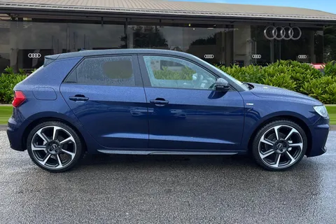  Audi A1 1.0 TFSI 30 Black Edition Sportback Euro 6 (s/s) 5dr Thumbnail #4