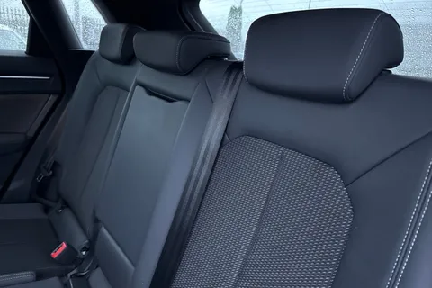 18 of 43 for Audi Q3 S line 35 TFSI 150 PS 6-speed