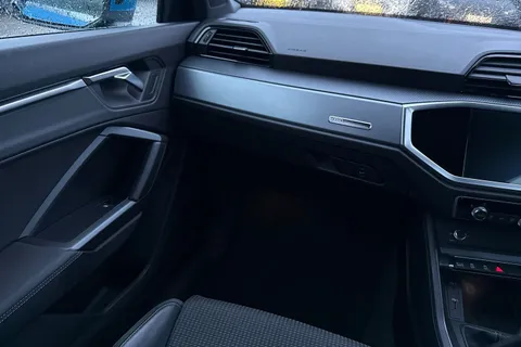 19 of 43 for Audi Q3 S line 35 TFSI 150 PS 6-speed