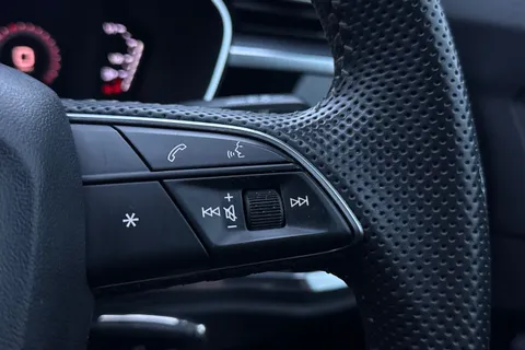 34 of 43 for Audi Q3 S line 35 TFSI 150 PS 6-speed