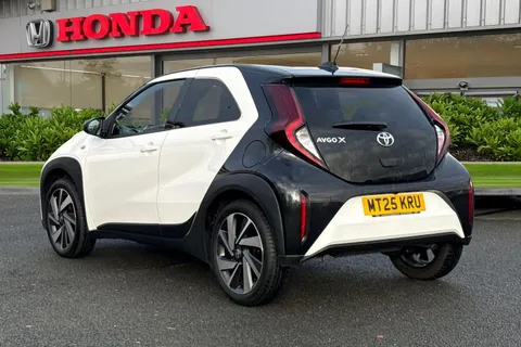 MT25KRU Toyota Aygo X 1.0 VVT-i Edge 5dr Auto Thumbnail #4