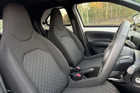 MT25KRU Toyota Aygo X 1.0 VVT-i Edge 5dr Auto Thumbnail #23