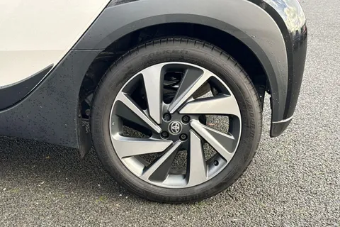 MT25KRU Toyota Aygo X 1.0 VVT-i Edge 5dr Auto Thumbnail #24